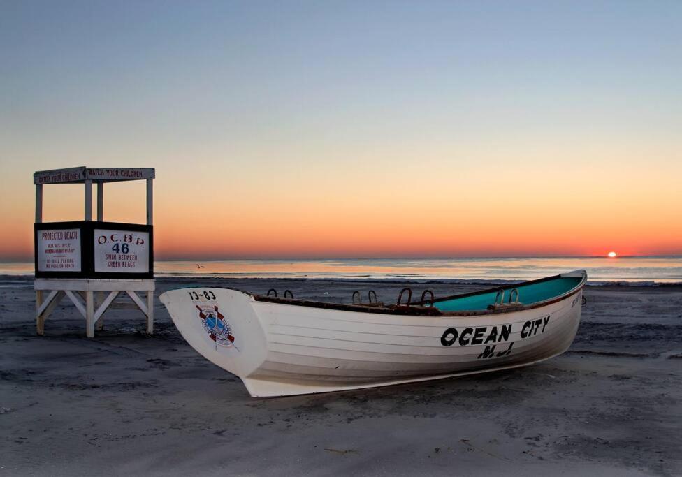 Beautiful Condo Sleeps 4- Only 2 Blocks From Beach Ocean City Exterior photo